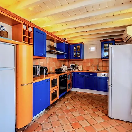 Manu Mykonos Next To The Quality Brand & Otel