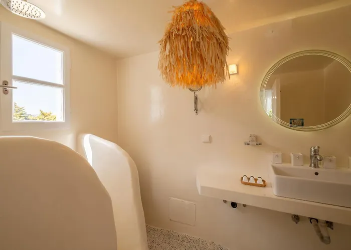 Manu Mykonos Next To The Quality Brand & * Kalafatis