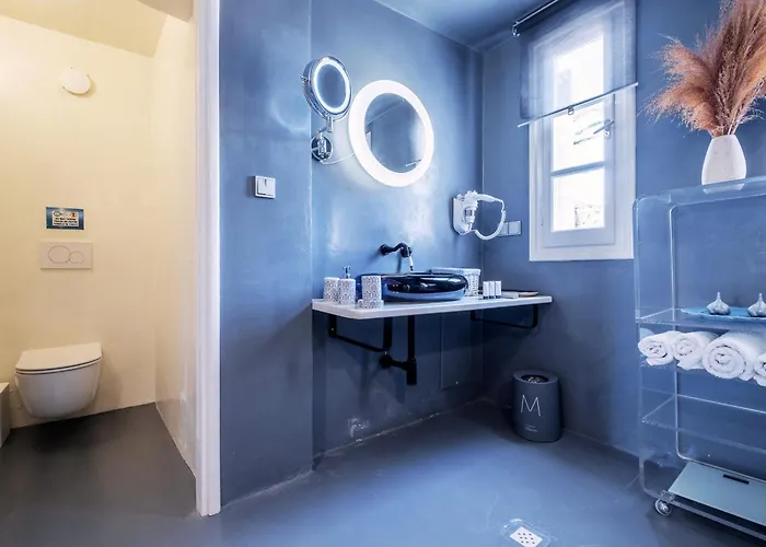 Manu Mykonos Next To The Quality Brand & קלפטיס