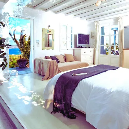 Manu Mykonos Next To The Quality Brand & كالافاتيس