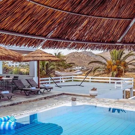 Manu Mykonos Next To The Quality Brand & كالافاتيس