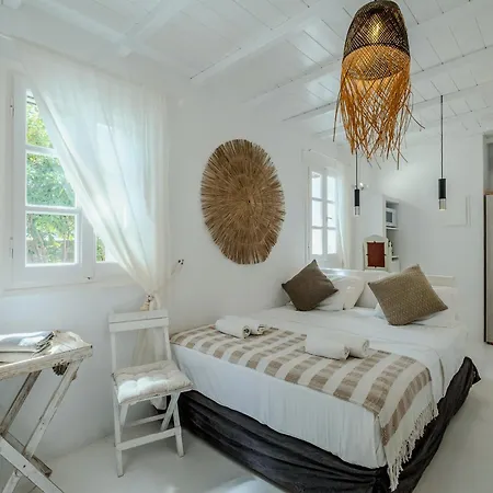 Manu Mykonos Next To The Quality Brand & * كالافاتيس