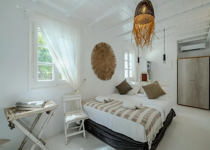 Manu Mykonos Next To The Quality Brand & * Καλαφάτη